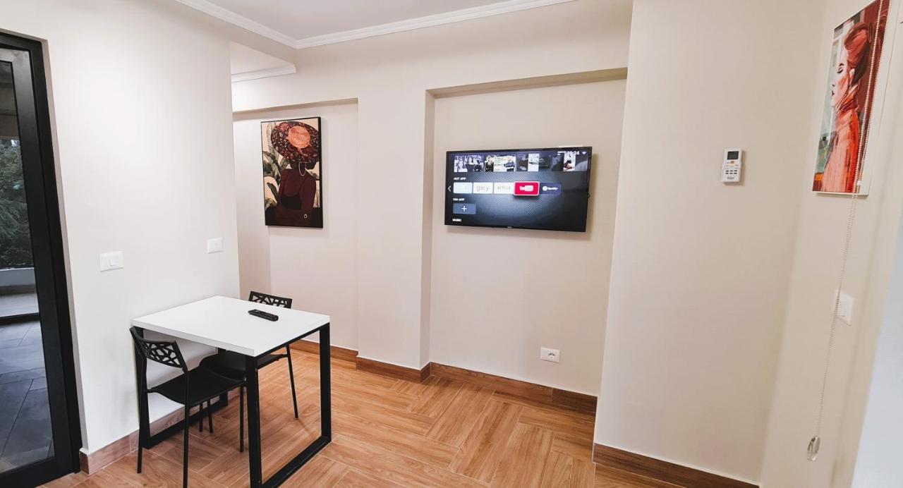 2V1 - Center Apartment 1 Tirana Extérieur photo